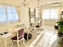 プリナチュール 恵比寿店の雰囲気(ナチュラルフレンチを基調した落ち着いた店内)