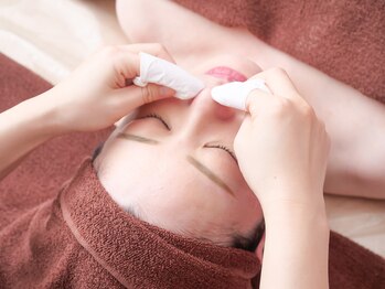 エルマナ(Hermana)/毛穴エクストラクション