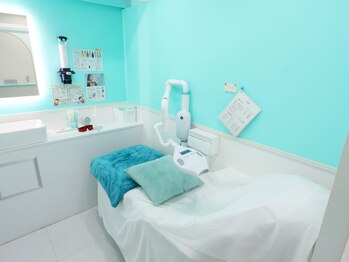 ホワイトニングサロン Blanche 心斎橋店の写真/【完全個室×マンツーマン】ホワイトニング初回10000円→3980円♪メンズも通いやすい◎