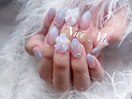 キラキラブルーの貝殻ネイル