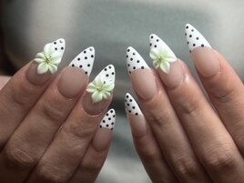 ドットフラワーネイル