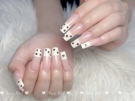 ドット柄フレンチネイル