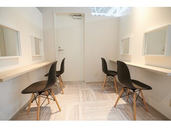 グリー 川口駅前店(glee)/メイクスペース/コンセント完備