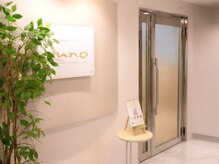 ジュノ メディカルエステティックサロン 栄店の雰囲気(5階に上がっていただいてこちらからお入りください)