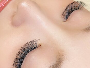 アイラッシュ クリッシー 渋谷店(Eyelash Chrissie)の写真/【華やか×ナチュラルな質感】一人ひとりの目元に合ったデザイン提案で自然にボリューム&目力UP!
