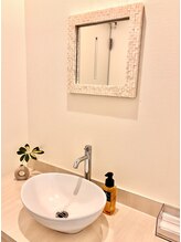 マリーローラン メンズルイズ(Marryrolan MensRuise)/真っ白な清潔感あるお手洗い