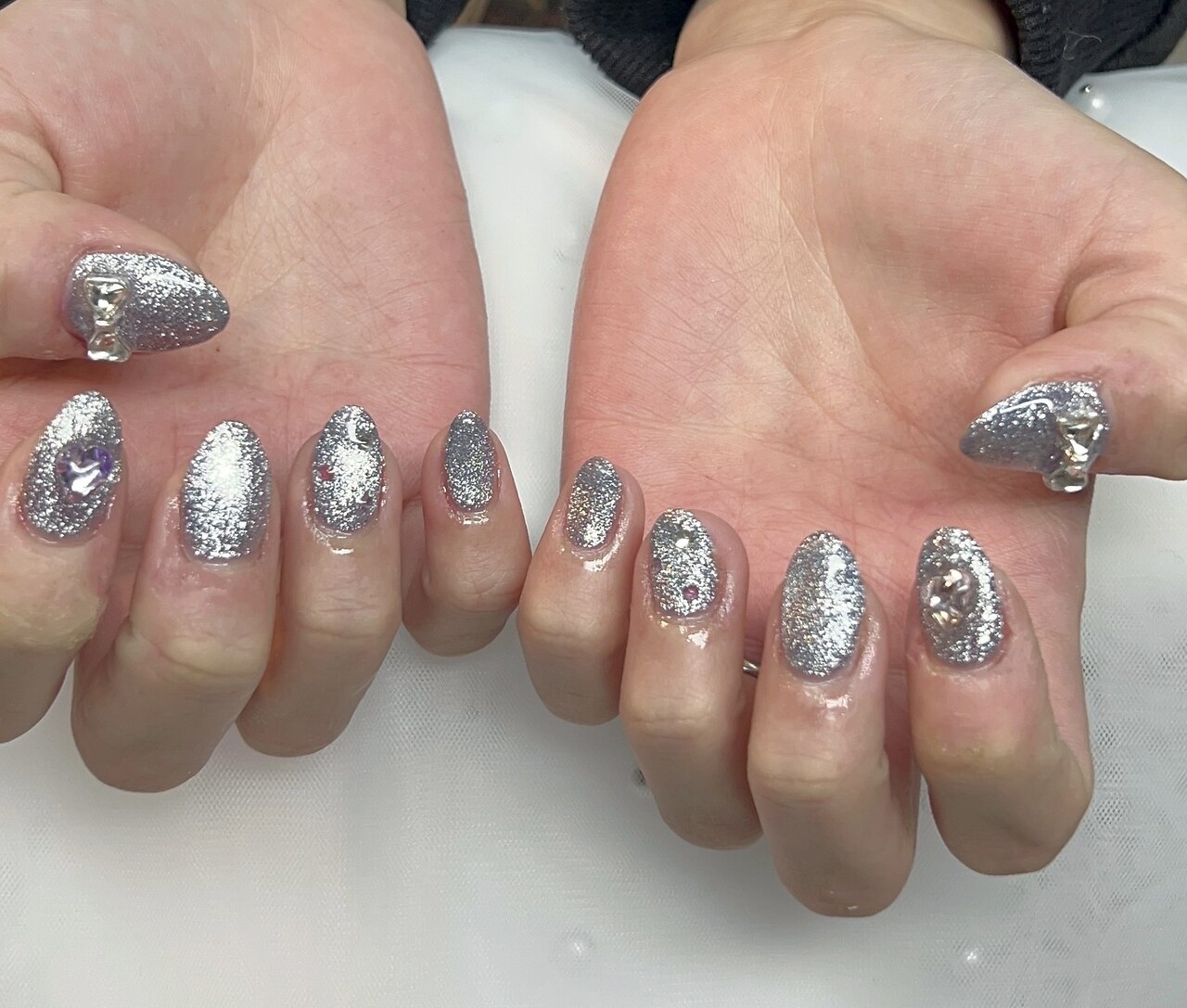 2026年冬トレンド】シルバー リボンのネイルデザイン集｜人気順｜3