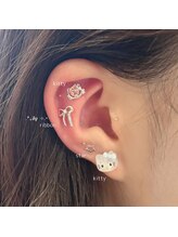 スリーシーズアイブロウ 上本町店(3C's)/キティパーツ◎耳つぼジュエリー