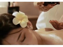 アロマッサの雰囲気（ツボ押し、カッピング、ヘッド、足ツボ、よもぎ蒸し、ネイル）