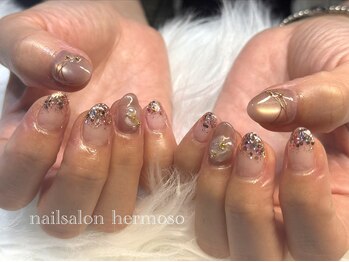 ヘルモッソ(hermoso)の写真/大人女性におすすめ★上品かつ品のあるネイルが叶う☆オフィスネイルにも◎上品な指先でお仕事中も気分UP♪
