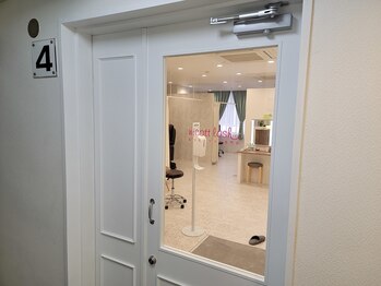 ニコット ラッシュ(nicott lash)/エレベーター出て目の前です♪