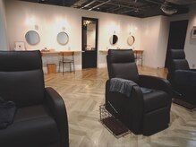 ファボリ(favori nail×eyelash)の雰囲気（白を基調にしたおしゃれな店内☆ご希望の方にはアイロンをご用意）