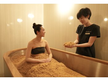 えん発酵温熱木浴 神楽坂店/木浴シーン