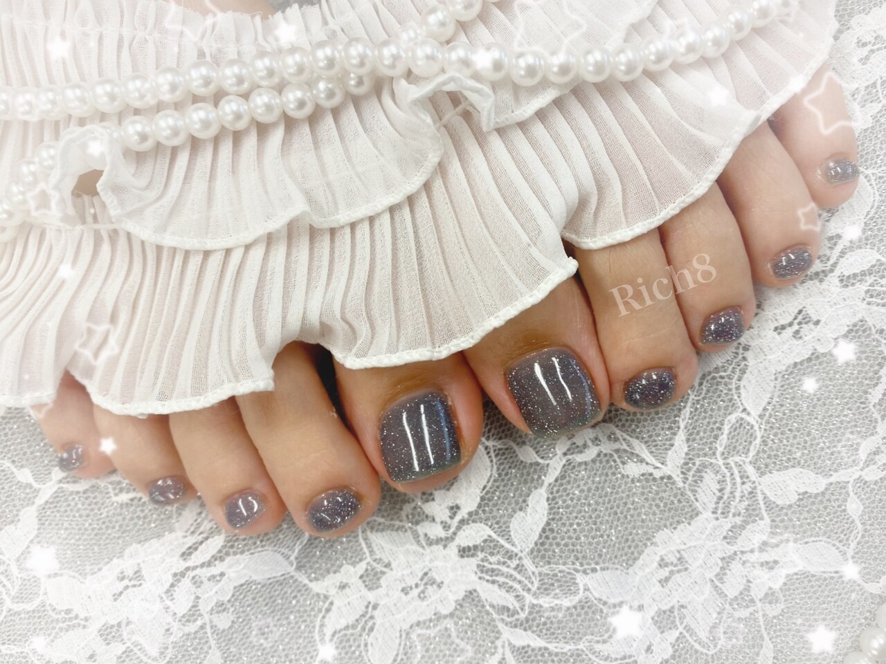 2025年秋トレンド】シンプル ワンカラー フットのネイルデザイン集