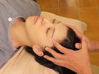 整体リラクゼーション スウィッチの写真/整体メニューをご利用の際に頭の施術を行うことで相乗効果が生まれより全体的に効果の結果をもたらします。