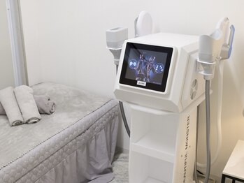 ラクナ(RAKUNA)/脂肪冷却+電磁パルス痩身