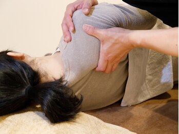 鍼灸接骨院 美と整の写真/【首肩のつらさを根本解消】スマホの使い過ぎ、デスクワークで起こる首こり、肩こりを根本から解消◎