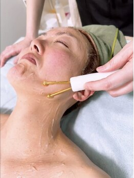 エースタイル(a-style)の写真/【結婚式や旅行、飲み会などの前におすすめ☆】お顔のたるみやむくみをスッキリ改善してリフトアップ効果◎