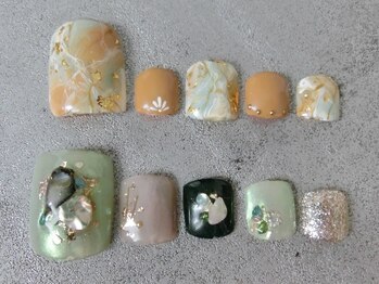 ネイリシャス(NAILICIOUS)の写真/【素足の季節に☆】ワンカラー¥4950/マグネット,フラッシュ,ミラーワンカラー¥5500/つけ放題1.5h ¥7150◆