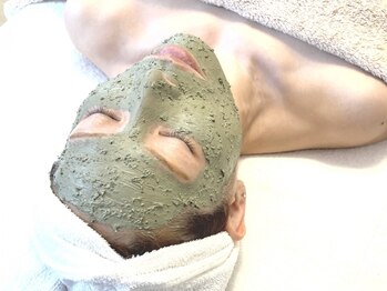 アール(R)の写真/次世代ハーブピーリングが愛媛でも☆1回でエステ約10回分の美肌パワー!毛穴にさよなら、つるん肌デビュー♪