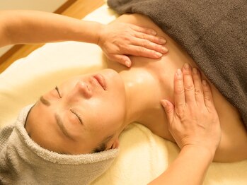 メグリ(めぐRe.)/デコルテで首肩スッキリ