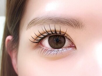 ベッキーラッシュトウキョウ 新宿西口店(BECKY LASH TOKYO)の写真/【オフ込★上つけ放題】フラットラッシュでボリューム感UP◎ダブルフラットラッシュの持続力×密度感も人気