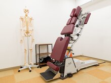 スタイル鍼灸接骨院の雰囲気（トムソンテーブルを使用しお身体の負担の少ない全身矯正をご提供）