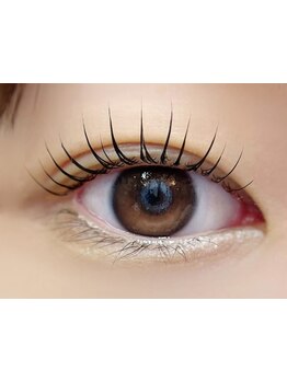 ナチュラル上品な目元にしたい