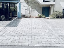 イントゥーナイン 表参道店(Into9)/専用駐車場は向かって左側です♪