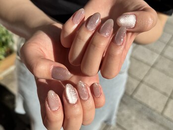 レヴ(Lev)の写真/《自分ウケばっちり◎》周りから注目を集めるゴテゴテネイルからワンポイントネイルまで豊富に取り揃え♪