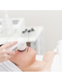 サロンドラヴィン(salon de Lovin)の写真/最新機器で黒ずみ毛穴も開き毛穴も改善！毛穴悩みを繰り返さないお肌に整えます。