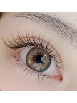 ラッシュズハナ(Lashes Hana)の写真/お客様一人一人に似合うマツエクを！長年の経験からその方の目の形にあったマツエクをデザイニングします！