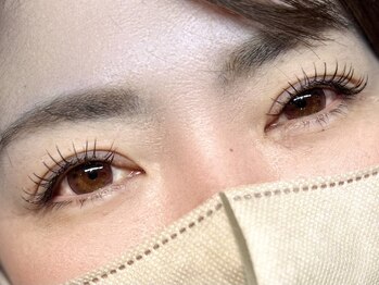 カルム(Calm)の写真/シングルラッシュで自まつ毛のような仕上がりに♪ブラウンカラーでナチュラルで馴染みやすい◎