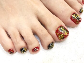 ネイルサロン ジュネイル(NAIL SALON JUNAIL)/FOOT赤黒×和柄ホイル