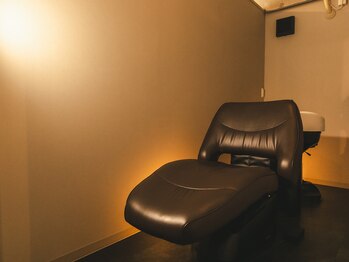 ファムスパ(FamSpa)の写真/完全個室で叶う、暗めな眠れる空間。フルフラットシャンプーベッドの極上体験を★