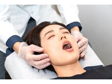 ライフバランスカイロプラクティック 松戸の雰囲気（全身の歪み、顔や頭の歪みの調整を経験豊富な施術者が行います）
