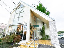 アートランドユージン(artland u-jin)の雰囲気（保見駅から徒歩10秒です♪駐車場は10台で停めやすいです！）