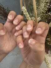 プルメリアドット(Plumeria.)/オフホワイトフレンチネイル