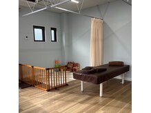 ホープビーアレンジ 南アルプス整体院(HOPE.B.ARRANGE)の雰囲気（キッズスペースも完備◎施術は横で受けられます！！）