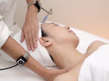 ビラ 表参道店(BILA)の写真/【中顔面短縮!!】40代～の法令線たるみ改善◆頭皮×小顔矯正+最新ハンドラジオ波70分￥8800！