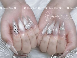 キラキラビジューネイル