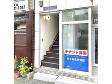 クルーシャー(Nail&Jewery CLOUCHER)の雰囲気（入り口はこちらの階段から♪）