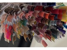 ロスフェリス 伊勢崎店(Losfeliz)の雰囲気（約300色！種類豊富で理想的なネイルに近づけます！）