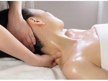 サロン ストック(STOCK)の写真/肩が辛い…とお悩みの方必見★頑固な首肩こりを解消へ導くプロの施術でつらさを改善♪