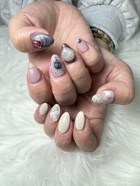 ゴテゴテアシメの個性派ネイル