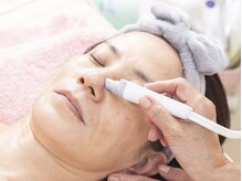 サロン ほほえむ(Fofo-m)/美容液を流しながら毛穴洗浄