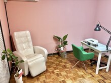 フットネイルもフカフカの電動ソファで施術致します！