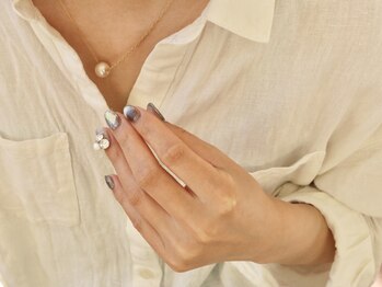 アモウズ(Amouz)の写真/【口コミ◎リピーター続出】大人可愛いジュエリーネイルで、アクセサリーをしているかのような輝く美爪に♪