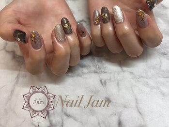 ネイル ジャム(Nail Jam)の写真/《市役所前駅から徒歩4分の好立地!》シンプルだからこそ光る技術力☆清潔感のある品の良い指先を演出◎