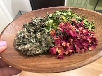 ルーツ 本厚木(Roots)/ローズのハーブ蒸し